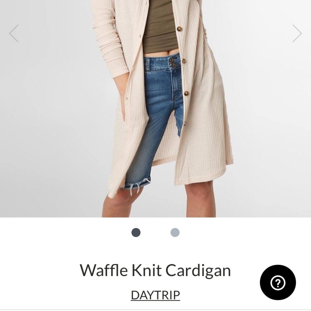 LONG white cardigan from buckle🤍